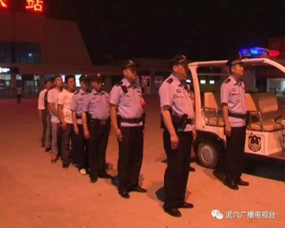 步行为主，走街入户，统一佩戴红袖章，武穴这些人在干什么？