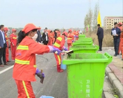 今天是环卫工人的节日，我市马路天使举行了一场大比武……