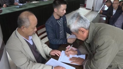 脱贫攻坚进行时 | 我市四望镇、龙坪镇产业扶贫让贫困户乐享分红