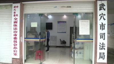 学好民法典，市依法治市办向全市公职人员发放民法典读本