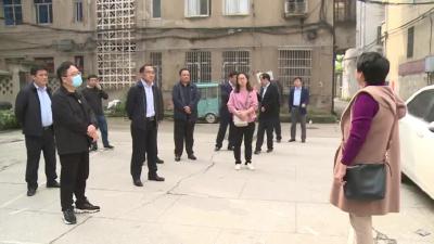 市政协组织开展“老旧小区改造中的危房配套改造情况”调研