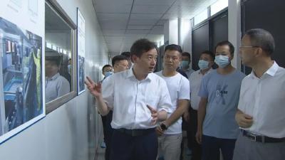 
胡昊在武穴电子信息园和广药生物产业园调研时强调：用心用情解决企业难题 全力以赴推动产业发展
