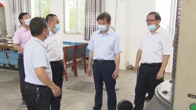 胡昊检查指导防汛抗旱工作 