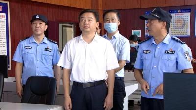 胡昊检查节日期间旅游、交通安全和森林防火工作
