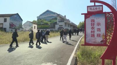 我市组织离退休老干部参观全市经济社会发展情况
