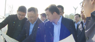 市领导实地调研城市建设工作