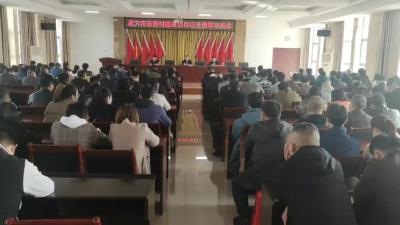 东新村棚改专班干部在征迁一线锤炼作风