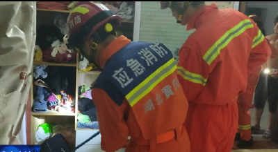 “白素贞”半夜寻找“许仙”  消防员变身“法海”降服