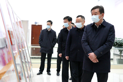 胡昊查俊等市领导参观宪法宣传周法治宣传展览
