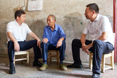 胡昊“七一”建党节走访慰问困难党员  