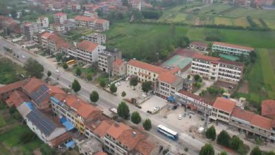 乡村振兴新画卷 | 龙坪镇下冯村：建得好管得也好 美丽家园住得舒心  