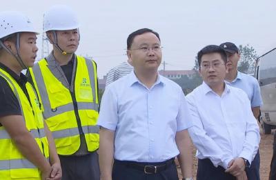 查俊现场督导教育重点项目建设及安全生产工作  