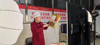 武穴“新农人” 直播间里唱响“致富经”  