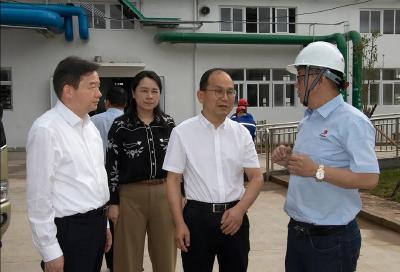 省经信厅副厅长周开斌来我市调研  