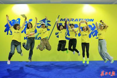 秀翻天了！这届汉马选手，在玩一种很新的马拉松！
