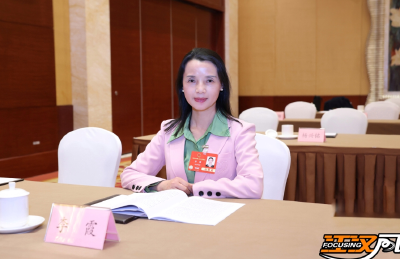 全国人大代表李霞：宣传两会精神 普及健康知识