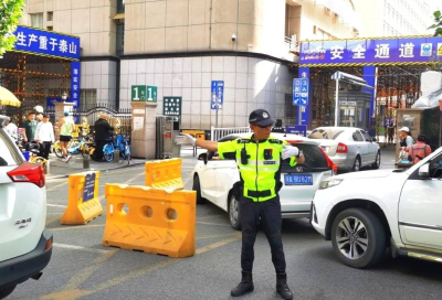 高温遇“警”！滚烫画面来袭......