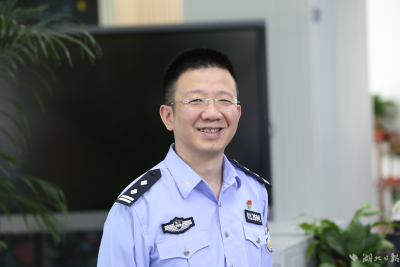 行行代码铸警魂——追记因公牺牲的武汉民警万松