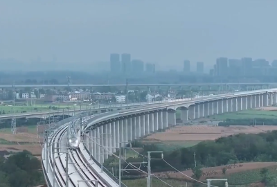 襄荆高铁开通运营 湖北首条高铁环线“画圆”