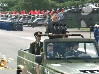 习近平检阅驻港部队现场