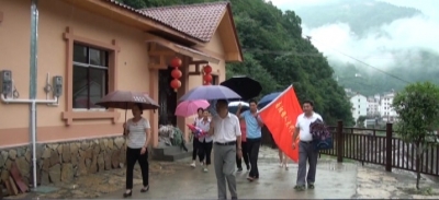 南阳镇人大代表开展“精准扶贫见实效”视察活动