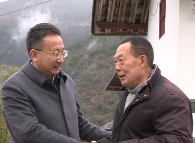 县长曹宏伟到昭君镇响龙村调研精准扶贫工作