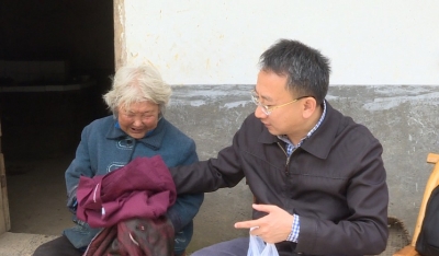 县长曹宏伟赴黄粮镇后山村调研精准扶贫工作