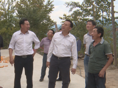 县长曹宏伟现场办公平水村精准扶贫工作
