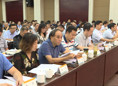 【精准扶贫】 县委书记汪小波强调： 凝心聚力 决战决胜 坚决打赢脱贫摘帽攻坚战 