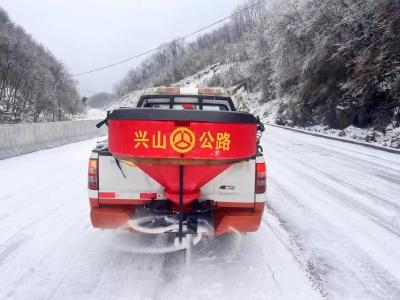 兴山县各部门积极应对低温雨雪天气