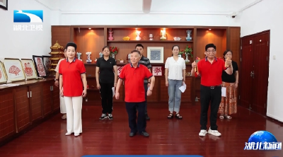 党旗在基层一线高高飘扬丨八旬党员吴传发：慢板声声唱 岁月见初心