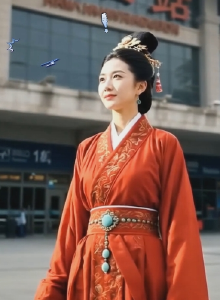  
昭君乘着高铁回娘家