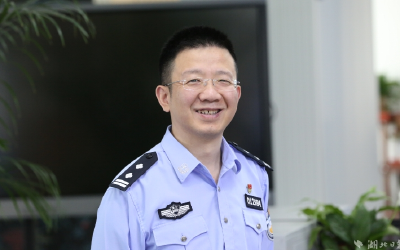 行行代码铸警魂——追记因公牺牲的武汉民警万松