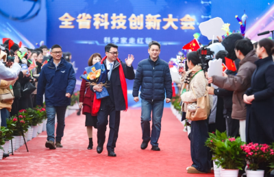 特写：红毯上的科技星光