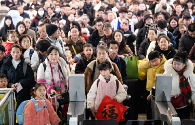 新春走基层丨武汉三座火车站绘出春运“立体拼图”