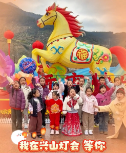 灯火阑珊处，遇见最美兴山。马年元宵，千灯映香溪，愿月圆人圆，岁岁平安，我们在灯火里，等你团圆