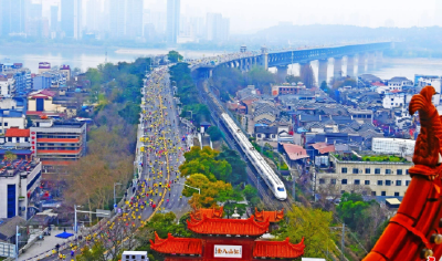 春日汉马，一路奔跑的英雄赞歌