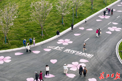 汉马之变：一座城的奔跑与跨越