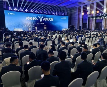 业内专家学者解读岚图汽车港股上市——强化武汉“中国车谷”名片，提升城市在全国新能源地位