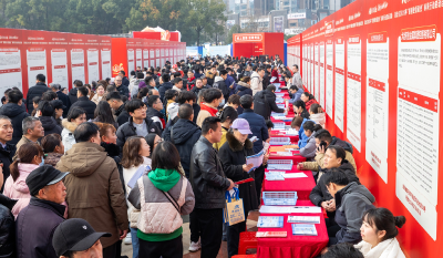 15年紧绷的嘴角，终于笑了！黄石这波 “家门口就业” 太暖太硬核！