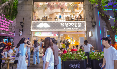 外来“阿嬷”遇本地“爷爷” ，知名茶饮品牌在武汉打擂