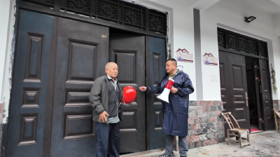 山上有落石！50人成功转移