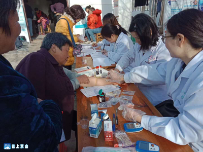 京山市新市镇卫计办组织居民开展健康体检活动