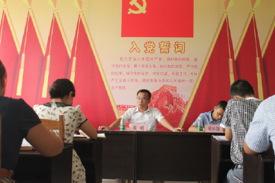 县委常委、组织部部长周明赴毛李镇参加“聚力脱贫攻坚、五级代表在行动”代表小组活动