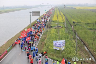 “泰富重装”2018年湖北沙洋江汉运河国际半程马拉松赛欢乐开跑 