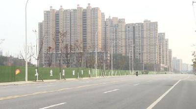 沙洋：街面行人稀少 市民自觉佩戴口罩 