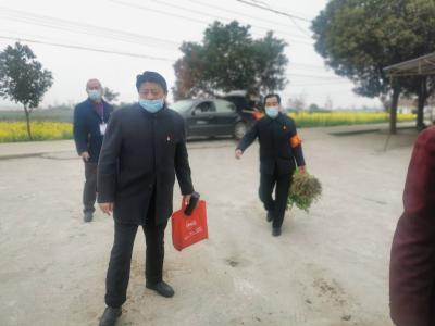 沙洋县农业农村局慰问防疫一线下沉干部