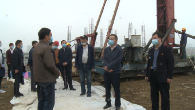 高义勇来沙检查汉江沙洋堤防防汛工作  