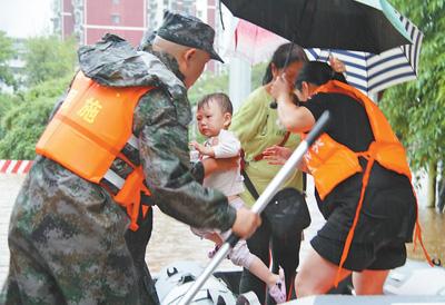 【人民日报看沙洋】与洪峰赛跑 每一步都要抢在前面（统筹做好疫情防控和防汛救灾工作）