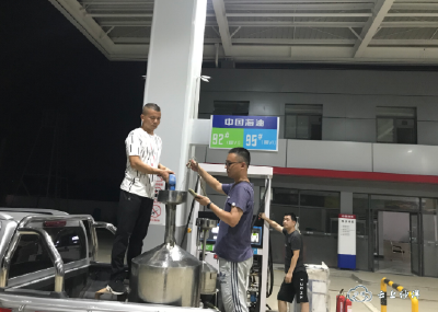 沙洋县检验检测中心检定人员早出晚归为加油站保驾护航